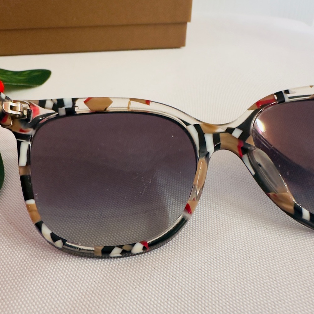 BURBERRY ~ Full Rim Butterfly Sunglasses Acetate Grey Gradient Lenses - Picture 5 of 11